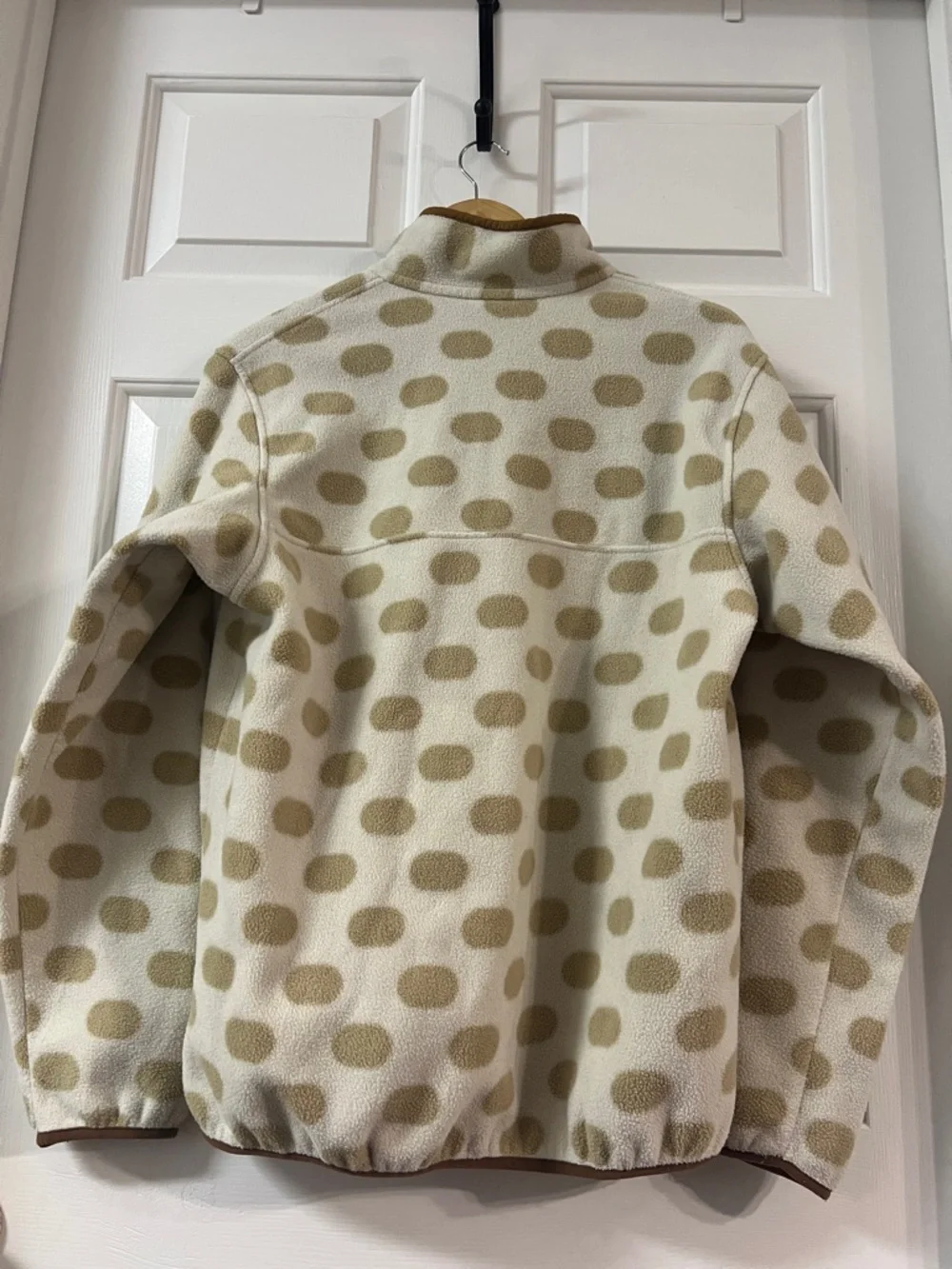 Patagonia Cream and Tan Polka Dot Fleece Synchilla Pullover - Picture 4 of 7